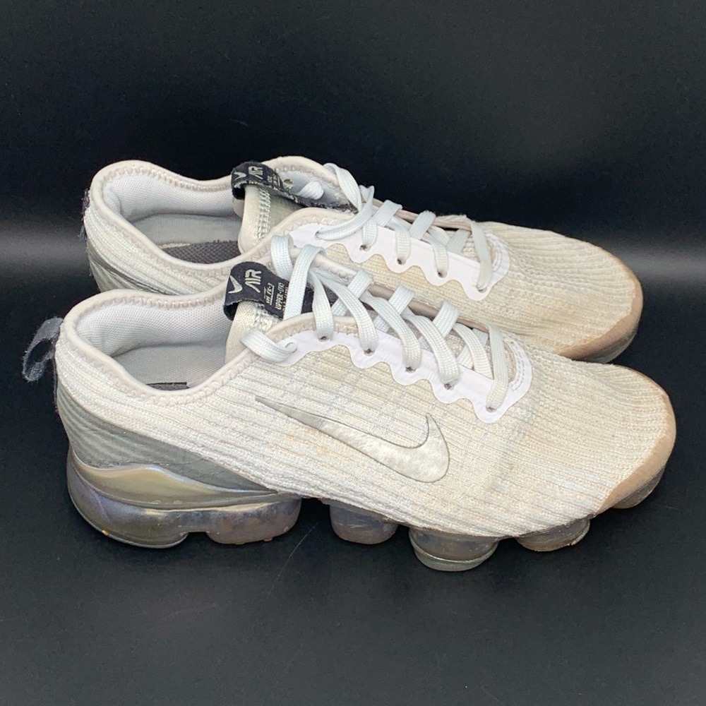 Nike Air Vapormax Flyknit White Running Shoes BQ5238-101 Women's Sz 7.5‎